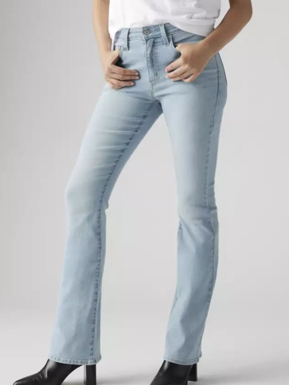 Levi's 725 High Rise Bootcut Jeans Light Wash Size 28